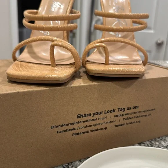 London Rag “Dandelion” in Latte - Picture 6 of 6